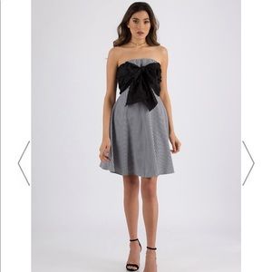 Black and white gingham strapless bow dress L